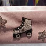 Pochette in tessuto saffiano e strass