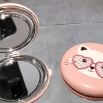 Specchietto da borsa in metallo e vetro